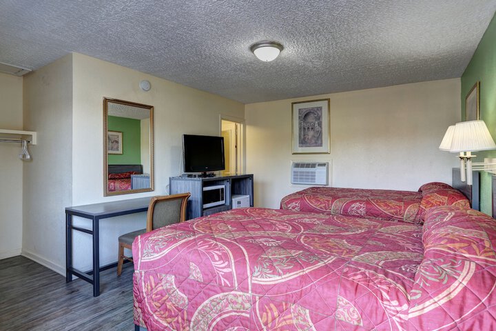 Room 9 of 25