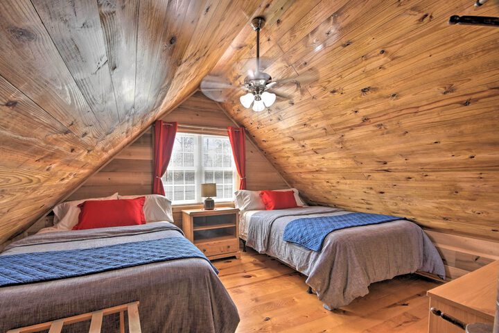 The Lake Place Cabin w / Golf Cart & Free Kayaks!