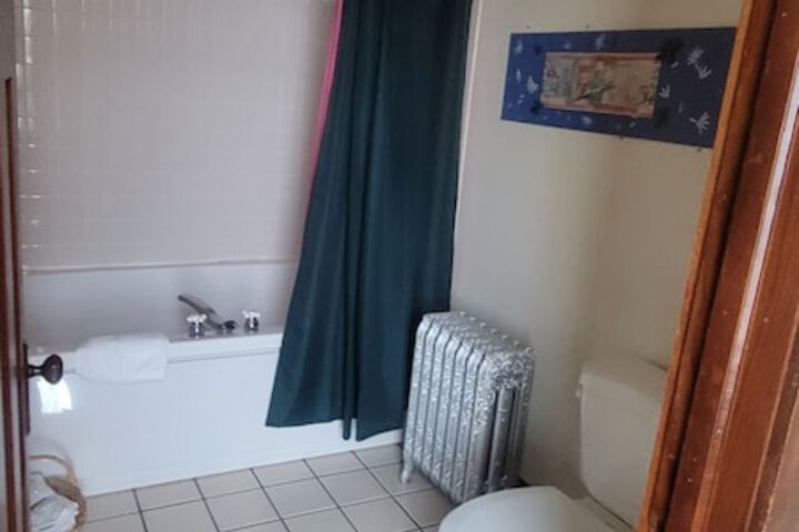 Room 9 of 16