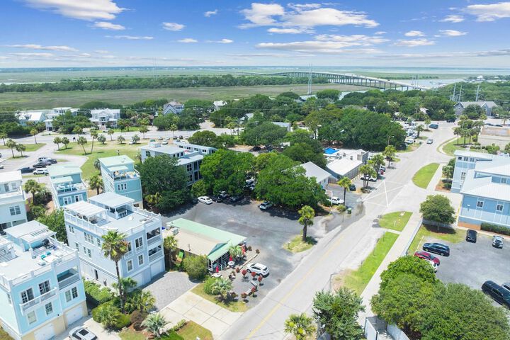 1 Block to Beach Newly Renovated 6bdr w / Rooftop Views Sand Dune by Avantstay