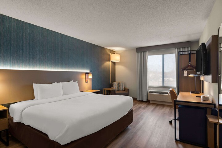 Room 21 of 34