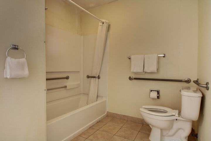 Room 12 of 33