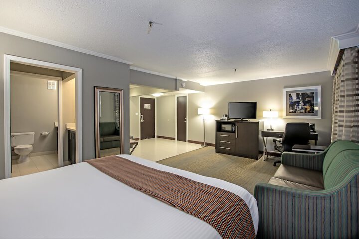 Room 10 of 20