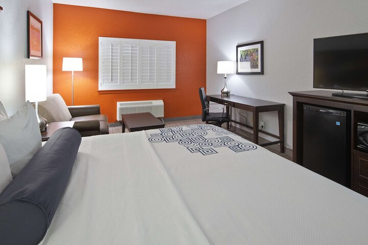 Room 11 of 25