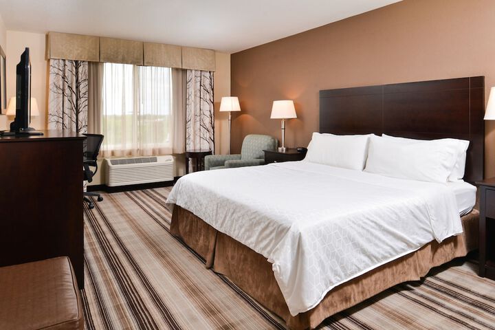 Room 10 of 32