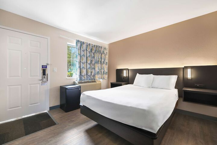 Motel 6 Kirkland WA - North Kirkland