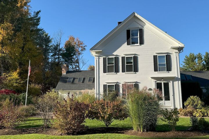 Cozy Stay w Fireplace Near Gunstock Laconia