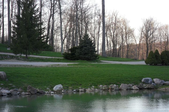 Spruce Hill Inn and Cottages