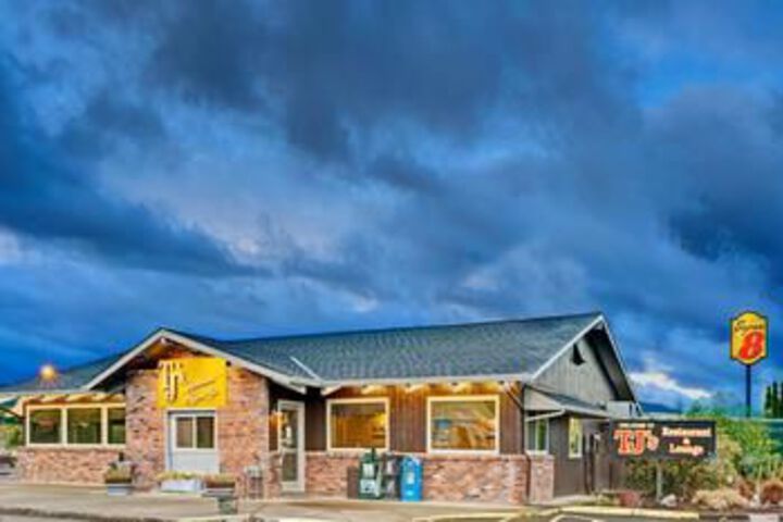 Super 8 by Wyndham Creswell / South Eugene