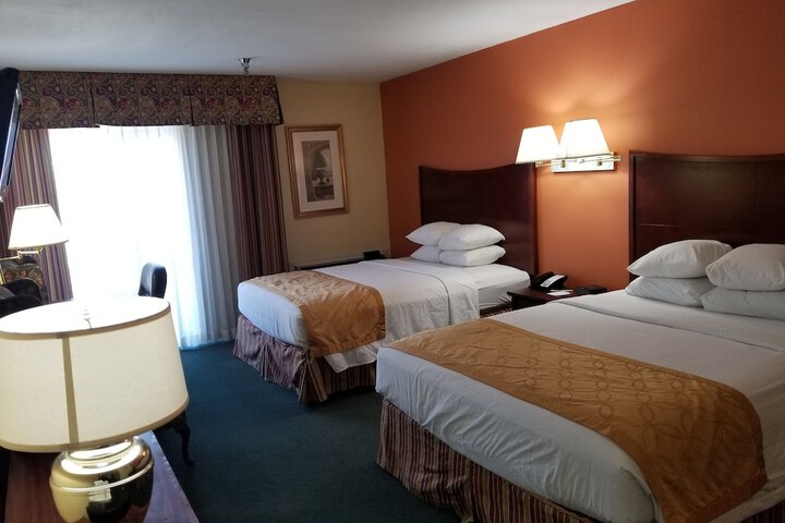 Days Inn & Suites by Wyndham Red Rock-Gallup