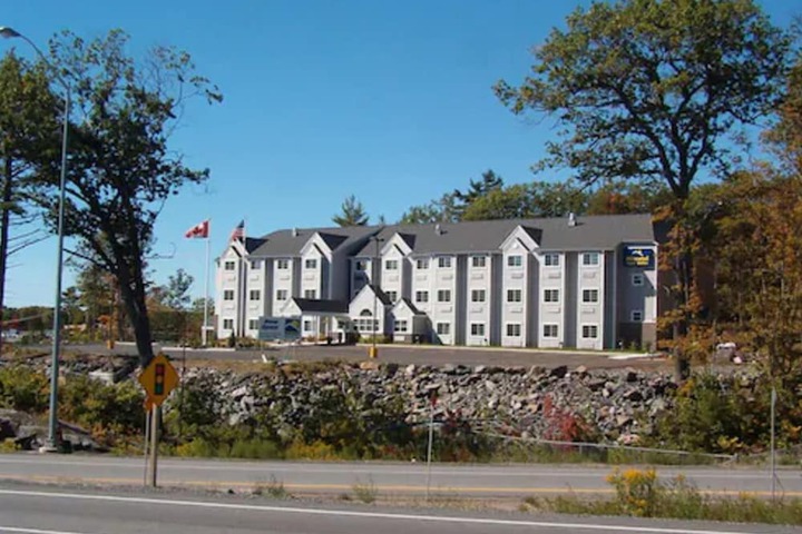 Parry Sound Inn & Suites