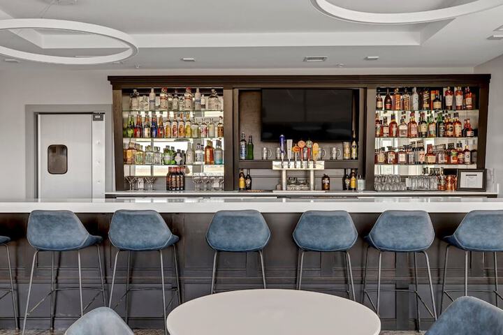Lounge 55 of 58