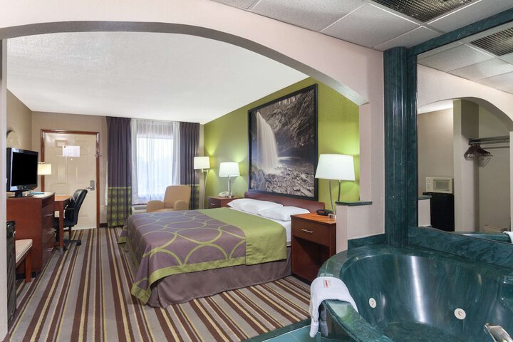 Room 9 of 19