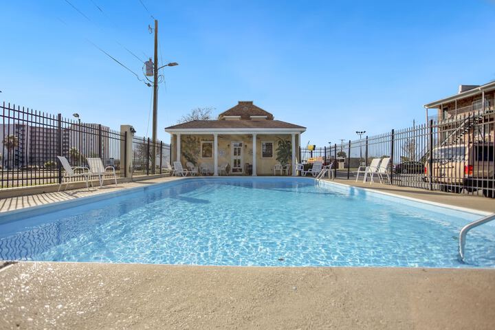 Pool 14 of 75