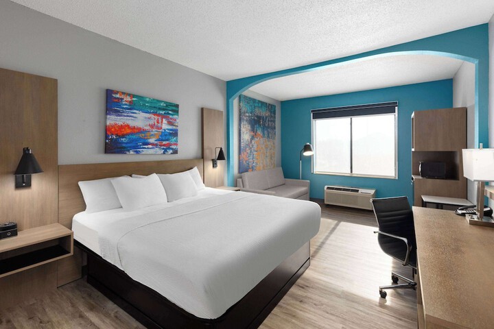 Room 18 of 30