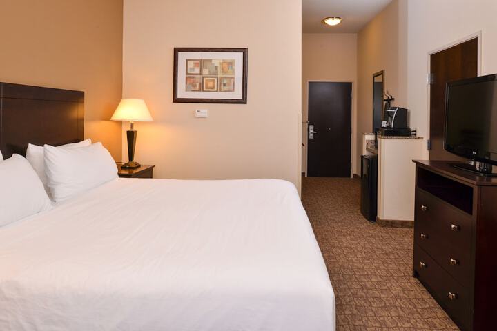 Holiday Inn Express & Suites Wheeling by IHG