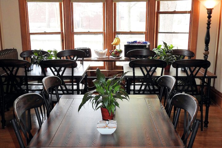 Champaign Garden Inn