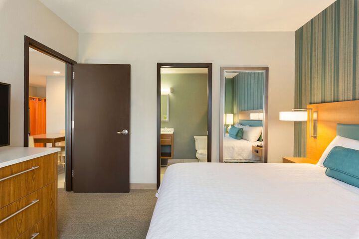 Room 26 of 38