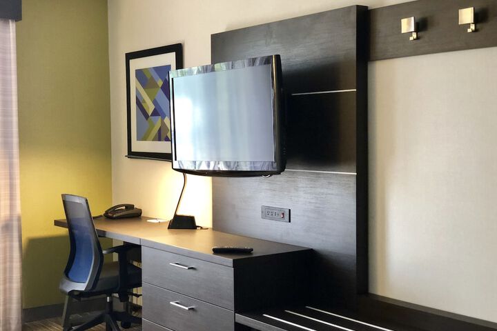 Room 16 of 39