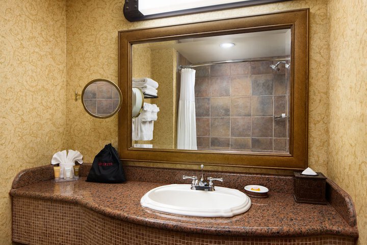 Room 32 of 92