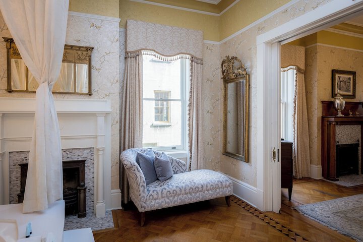 Room 83 of 158