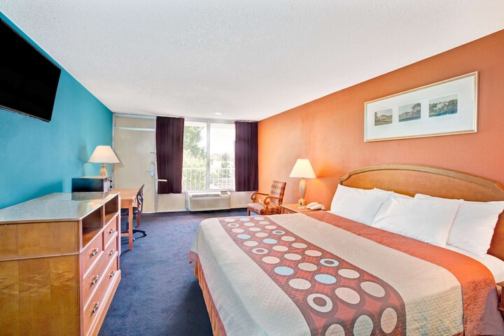 Room 11 of 29