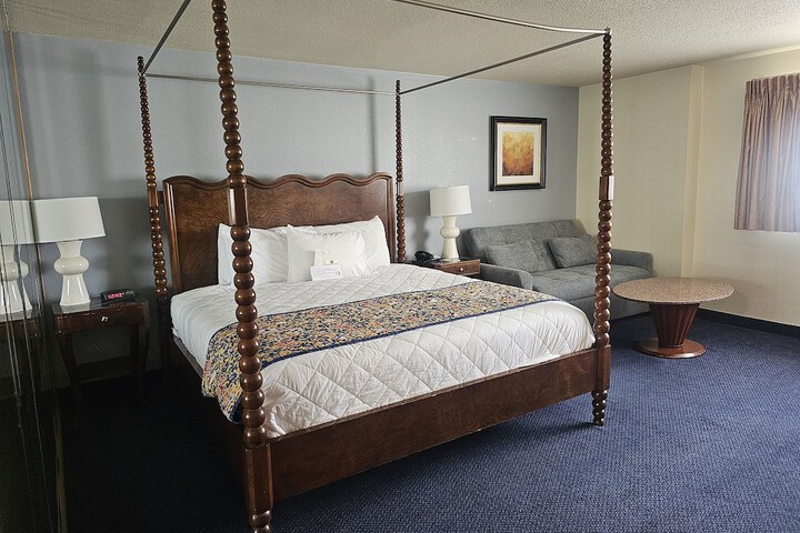 Room 41 of 66