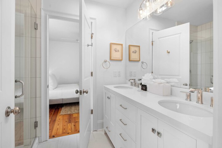 1 Block to Beach Newly Renovated 6bdr w / Rooftop Views Sand Dune by Avantstay
