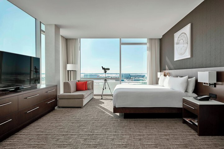 Calgary Airport Marriott In-Terminal Hotel