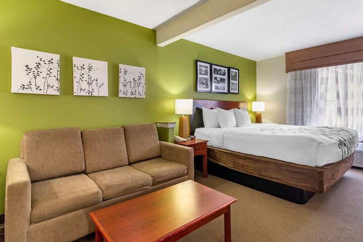 Room 32 of 38