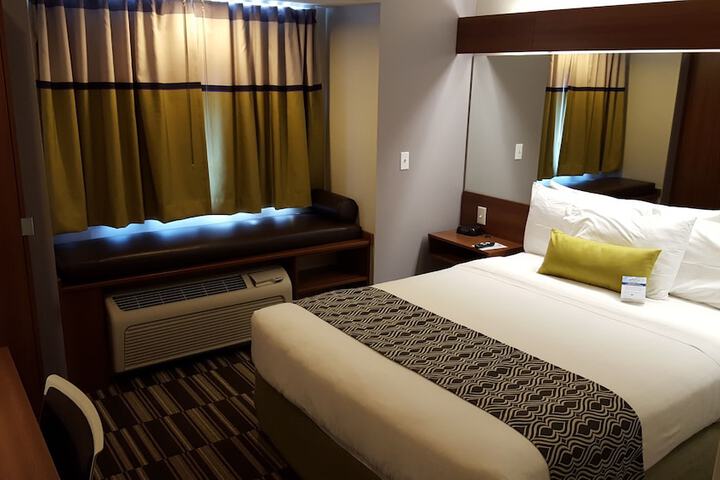 Microtel Inn & Suites by Wyndham Bellevue / Omaha