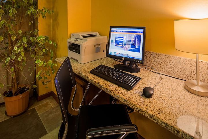 Business Center 24 of 25