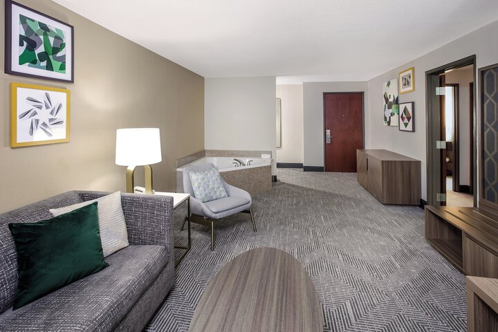Holiday Inn Quincy East by IHG
