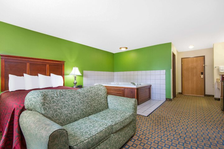 Room 10 of 16
