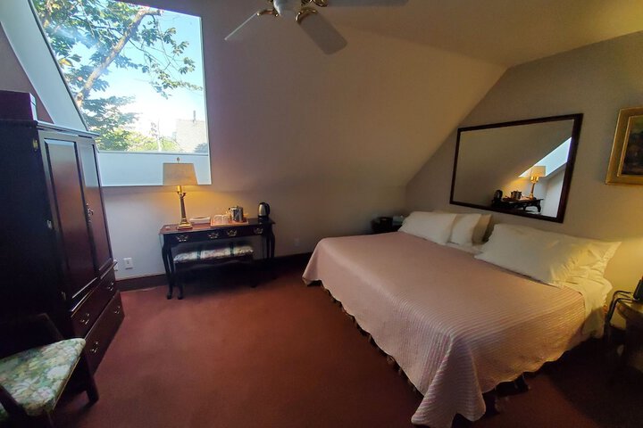 Room 11 of 42