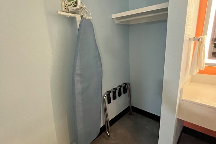 Room 14 of 18