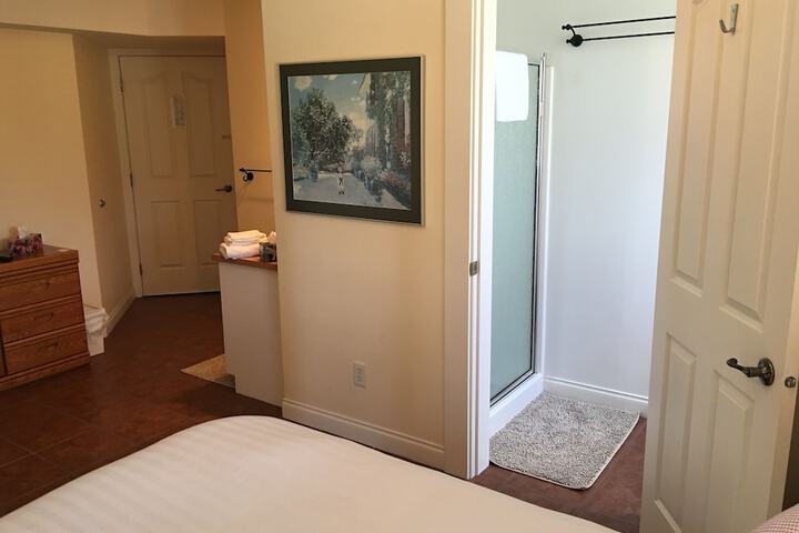 Room 10 of 12