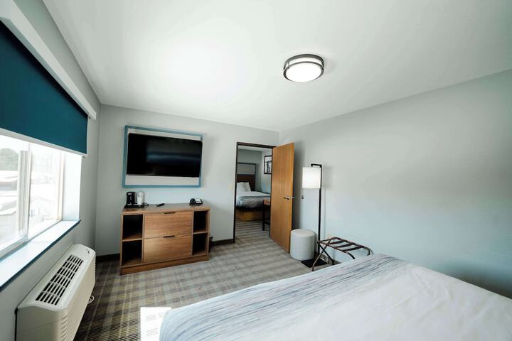 Room 33 of 43