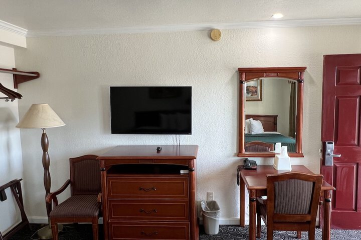 Room 15 of 22