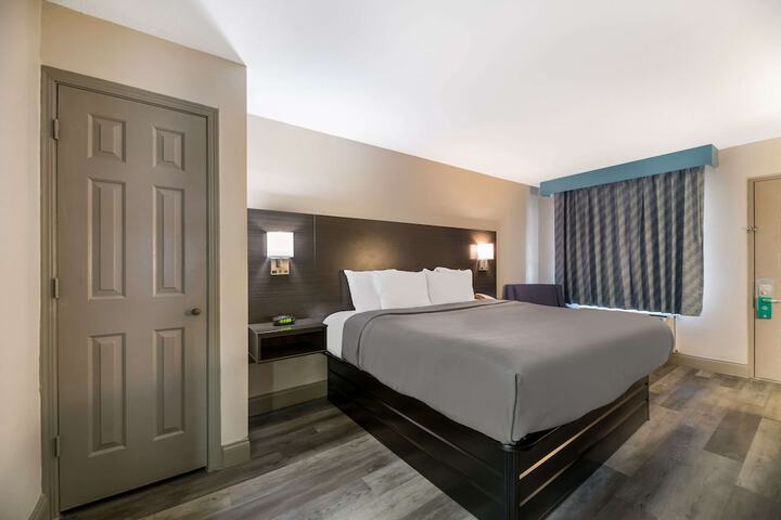 Room 15 of 40