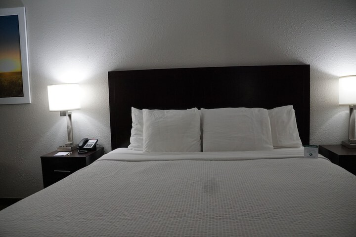 Room 5 of 17