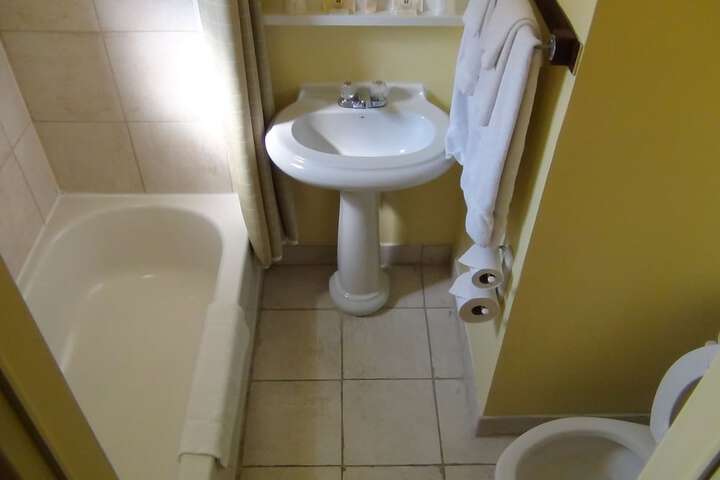 Room 7 of 12