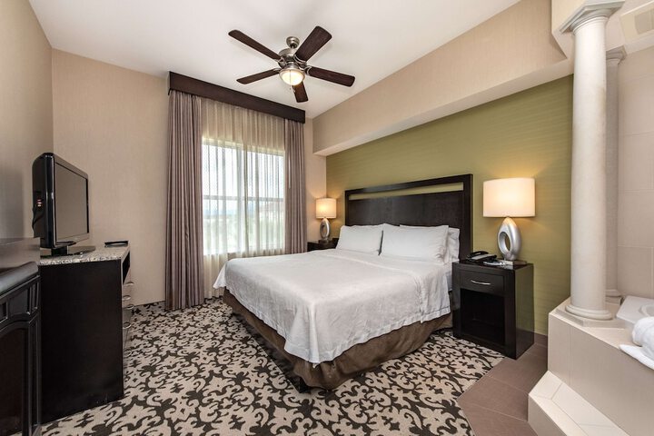 Homewood Suites by Hilton Oxnard / Camarillo