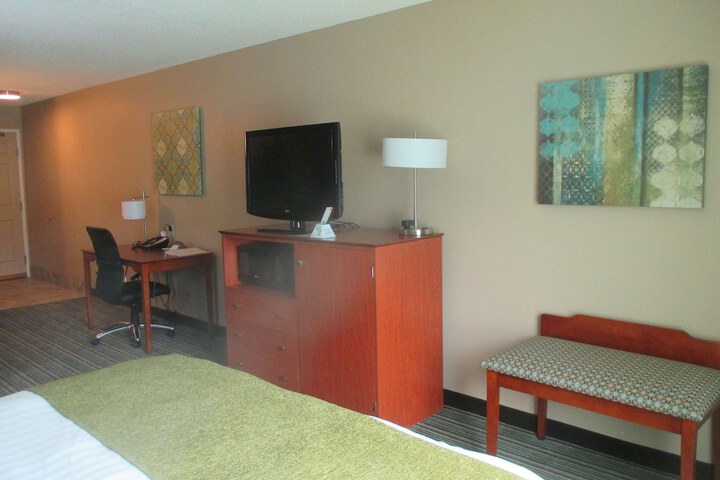 Best Western Plus Menomonie Inn & Suites
