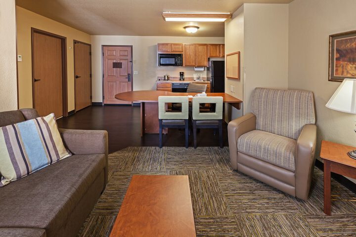 Room 32 of 38