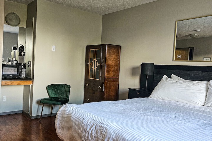 Room 30 of 53