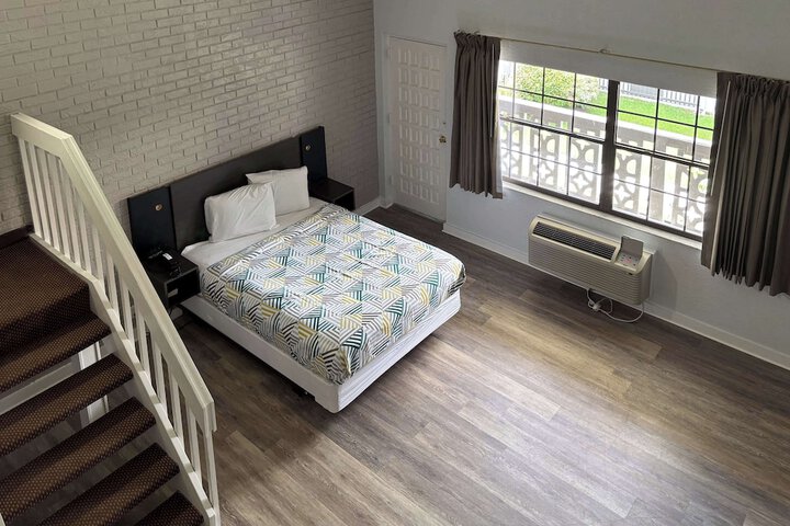 Room 17 of 40