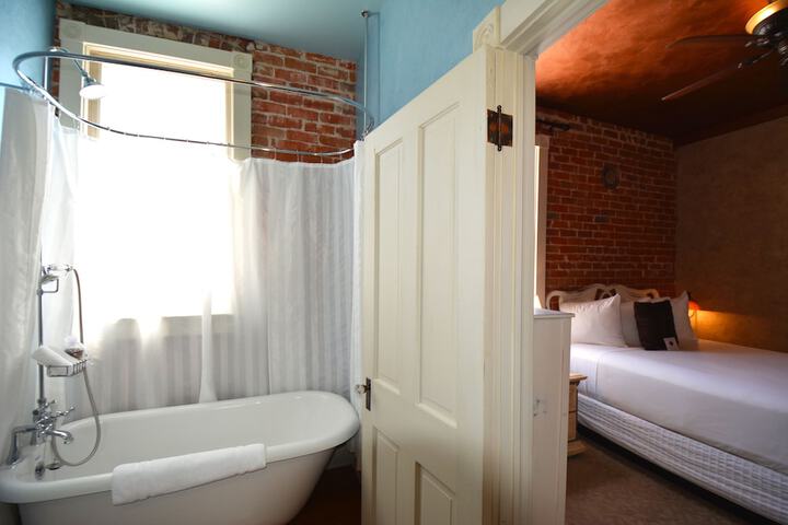 Room 22 of 47