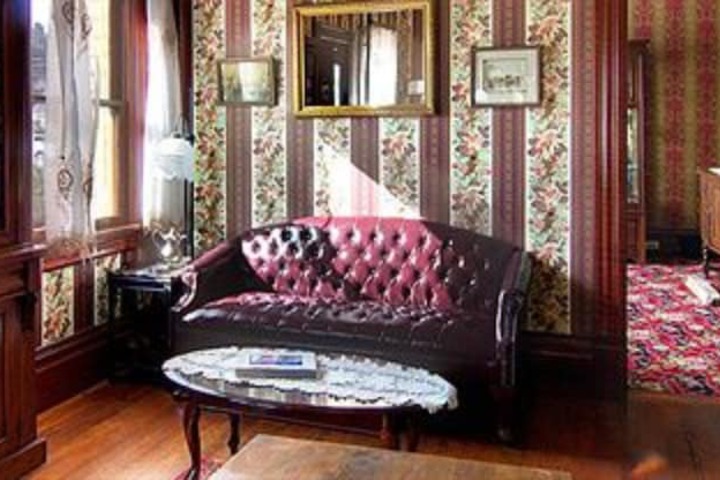 Gingerbread Mansion Inn