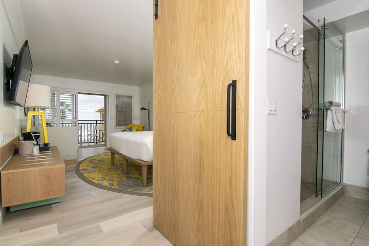 Room 33 of 52